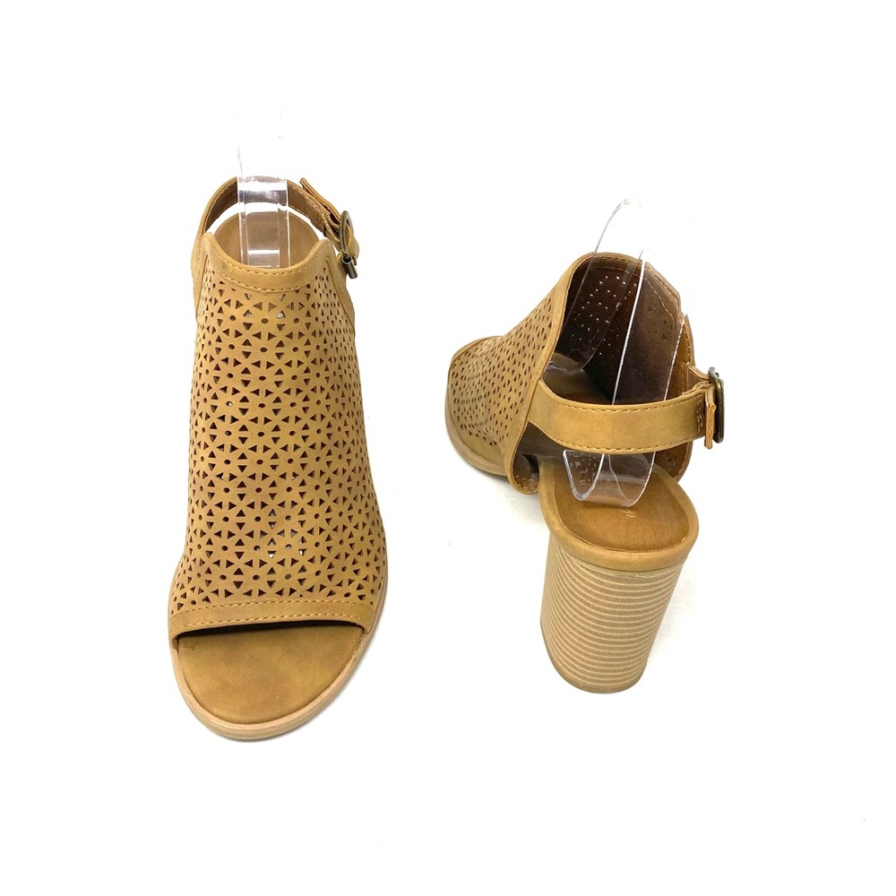 Universal Thread Sandals - image 6